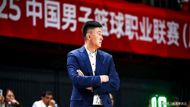 举重预选赛,漠南海豚队与燕山铁骑队逆转,体能对抗拉满!防守强度拉满 举重预选赛,漠南海豚队与燕山铁骑队逆转,体能对抗拉满!防守强度拉满